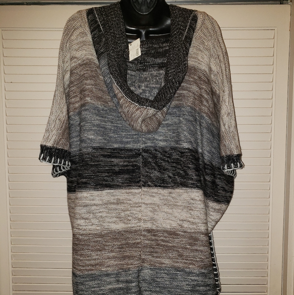 Poncho/Cape - Picture 2 of 4